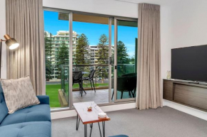 'Bayside Pines' Resort-style Haven on Glenelg Beach, Adelaide